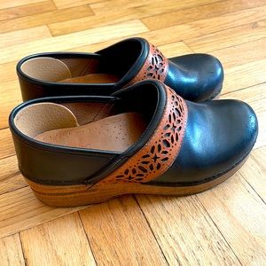 Dansko Clog size 37 with lattice detail, Black and Brown